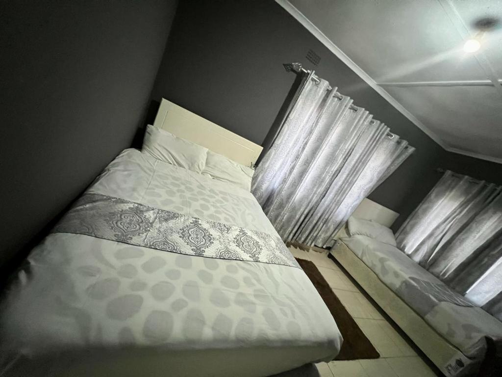 Golden Bamboo Hotel Nyanda Kültér fotó